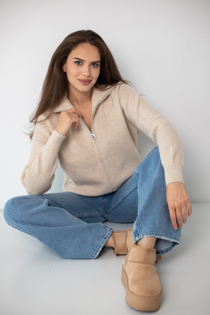 Светр жіночий